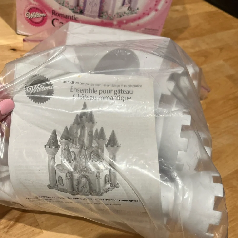 Wilton Romantic Castle Cake Set (DIY cake kit)
